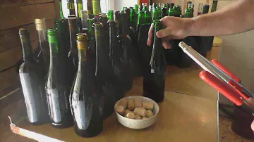 Домашнее виноградное вино. Укупорка и сургучевание винных бутылок.