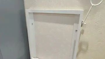 Настенная складная гладильная доска.